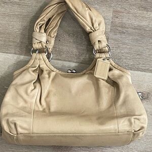 Coach Vintage Y2K “Parker” Kisslock Beige Leather Shoulder Bag Pink Interior